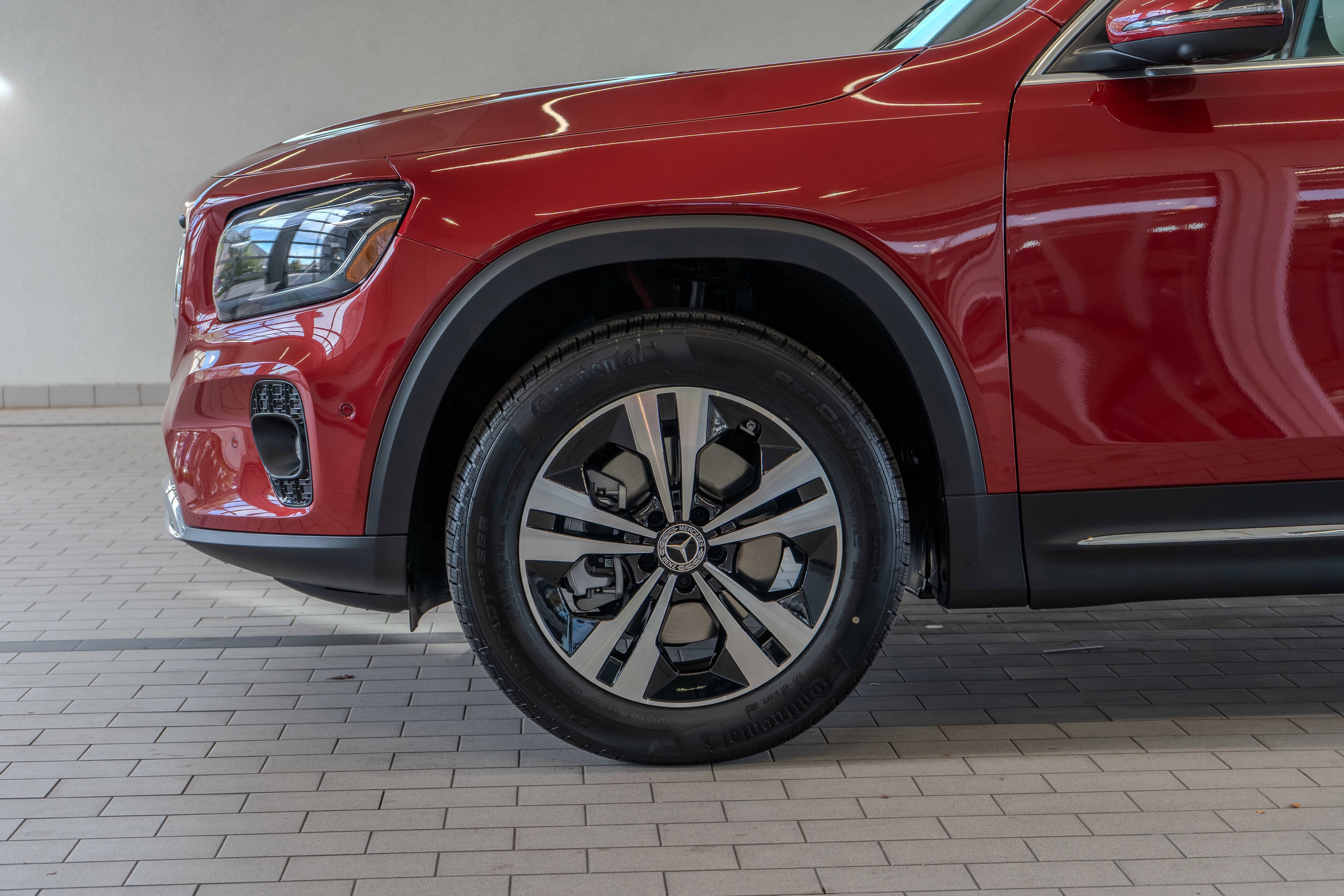 Certified 2026 Mercedes-Benz GLB 250 4MATIC image 4