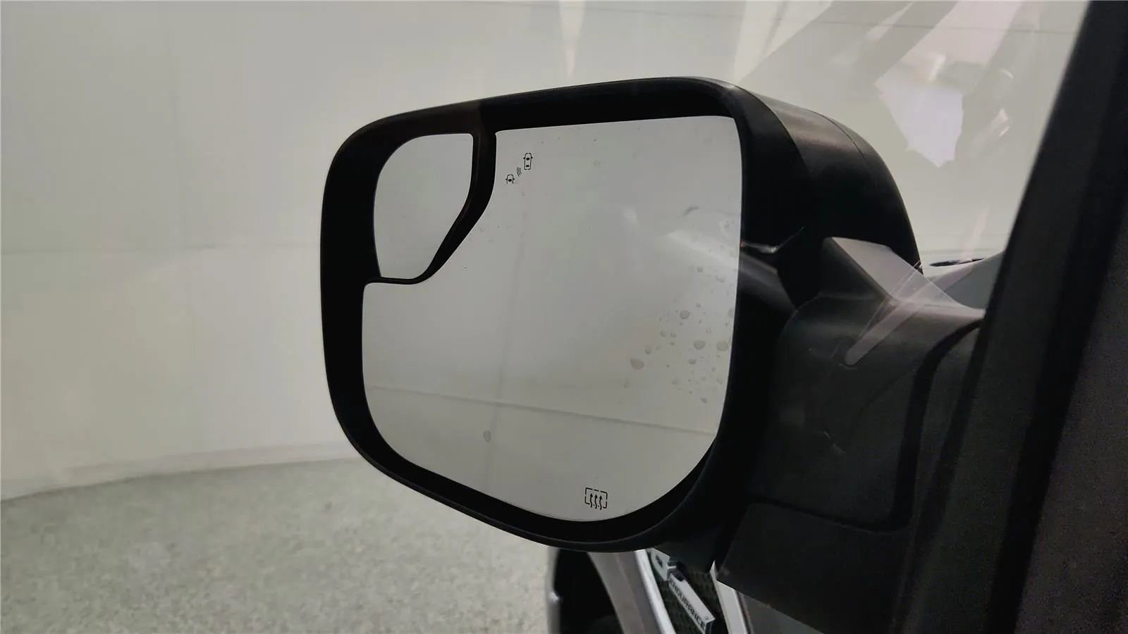 Used 2017 Nissan Titan SV AWD/4WD image 24