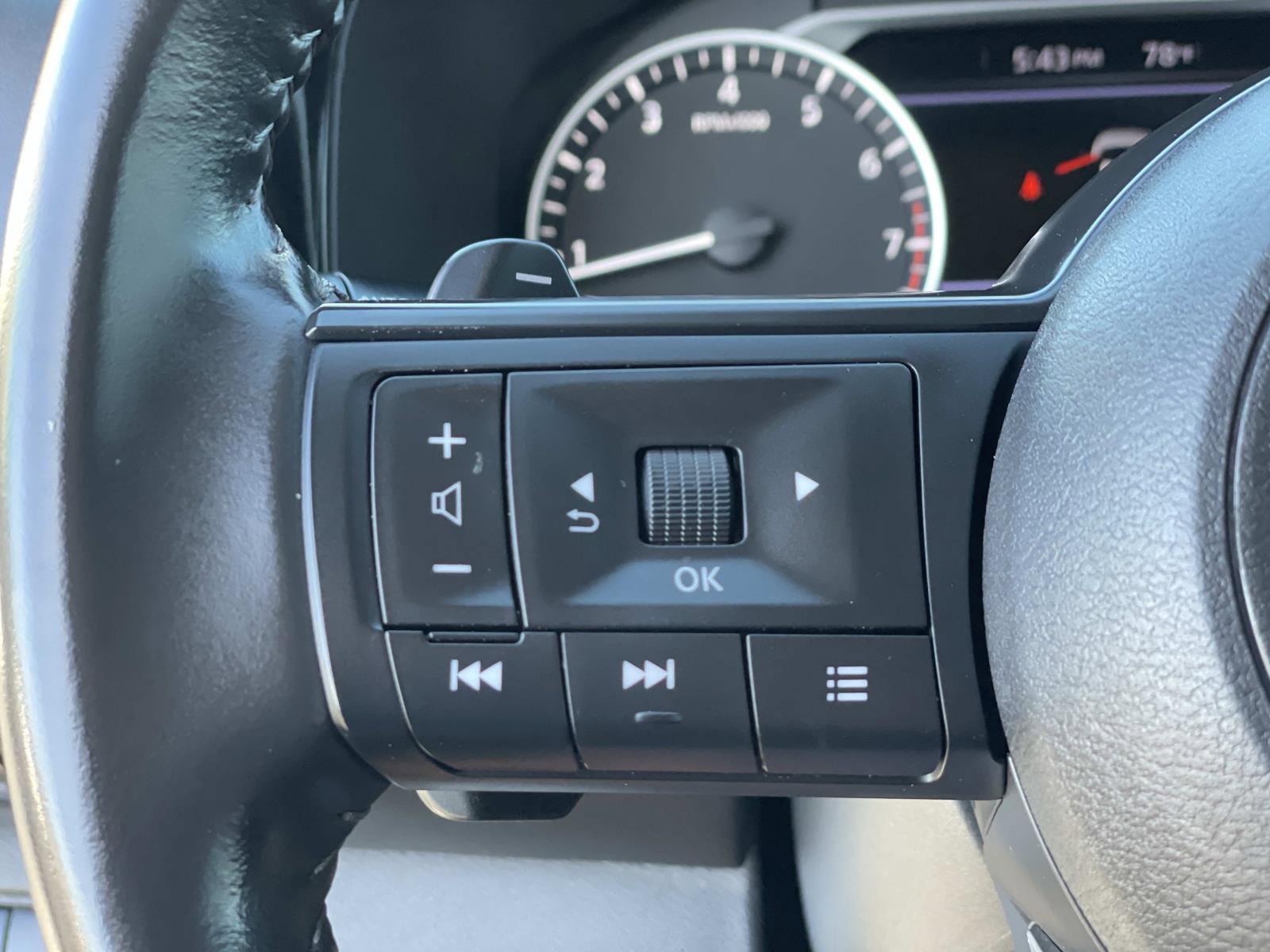 Used 2024 Nissan Pathfinder SV image 8