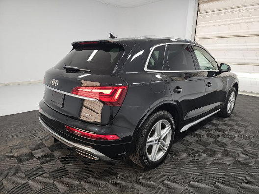 Used 2022 Audi Q5 e Prestige AWD/4WD image 2