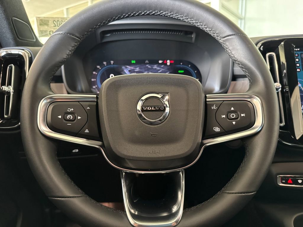 Certified 2023 Volvo XC40 Recharge Core image 22