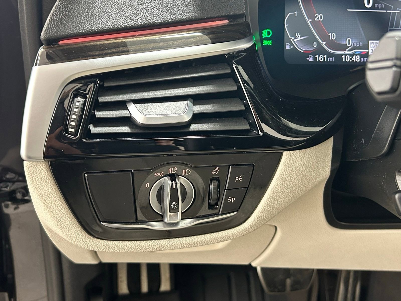 Used 2023 BMW 540i xDrive w/ M Sport Package image 28