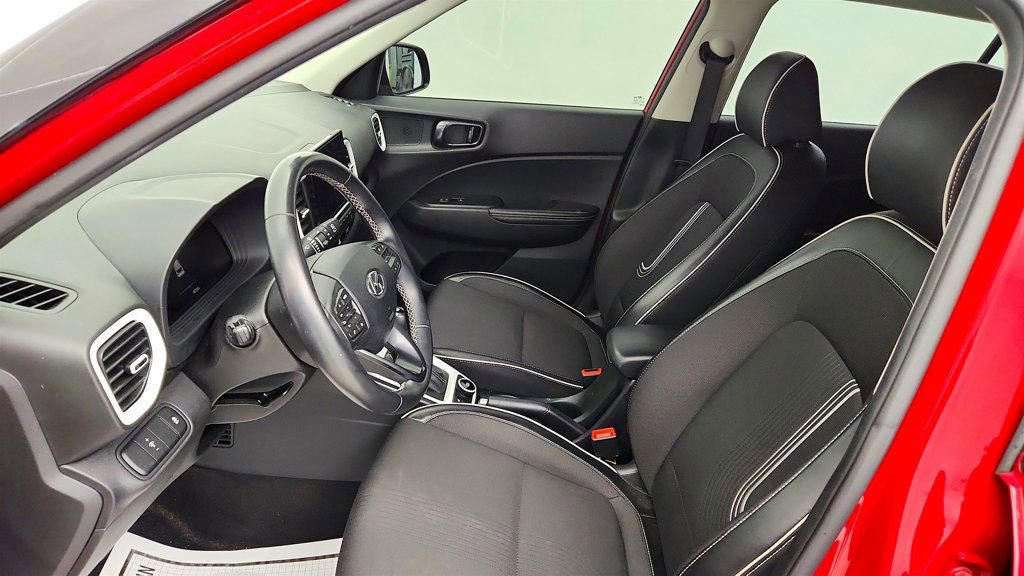Used 2023 Hyundai Venue Limited FWD image 19