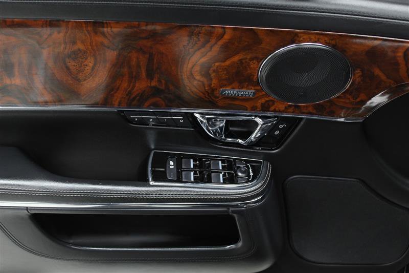 Used 2016 Jaguar XJ L Portfolio RWD image 15