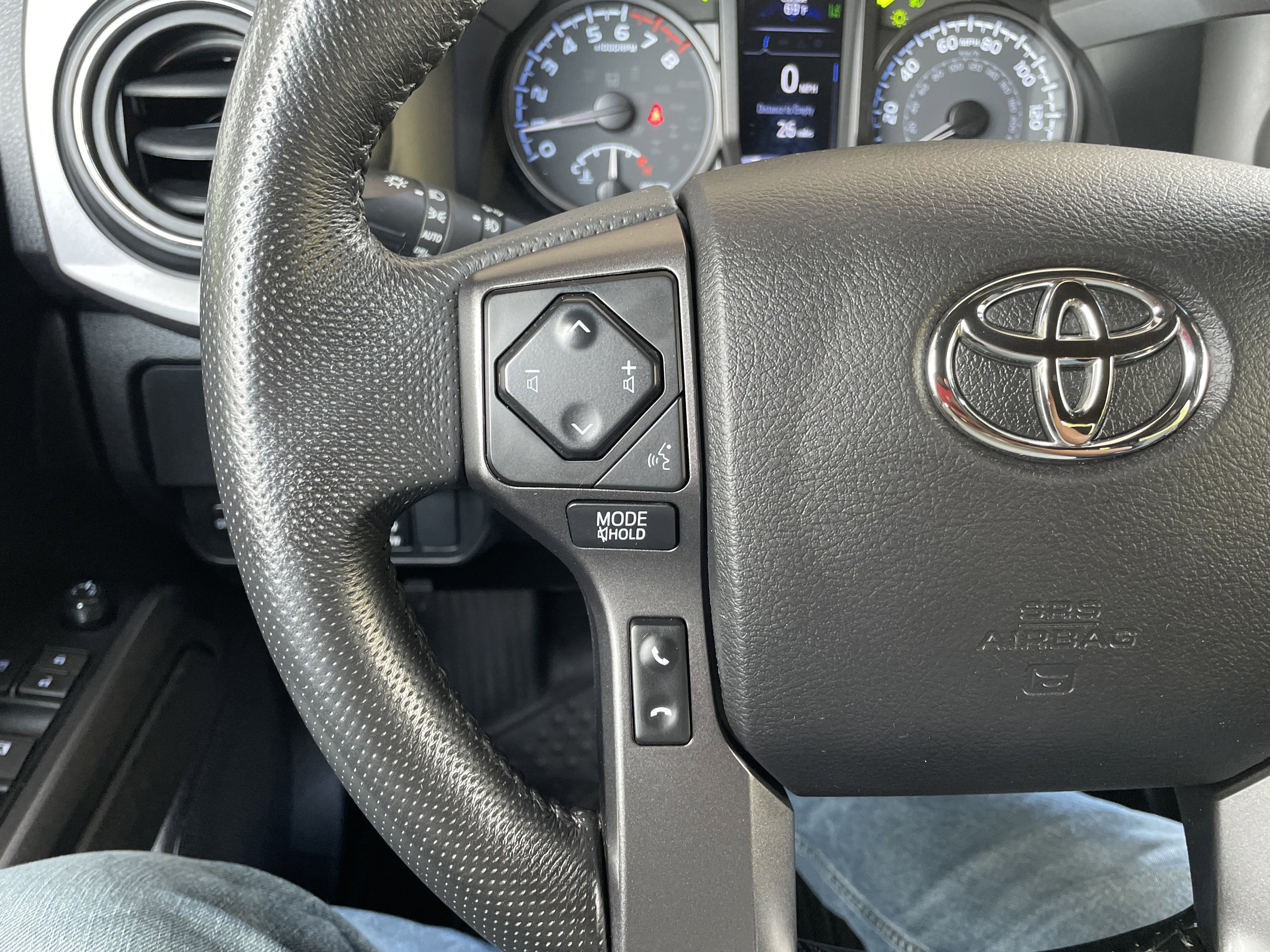 Used 2022 Toyota Tacoma TRD Off-Road image 12
