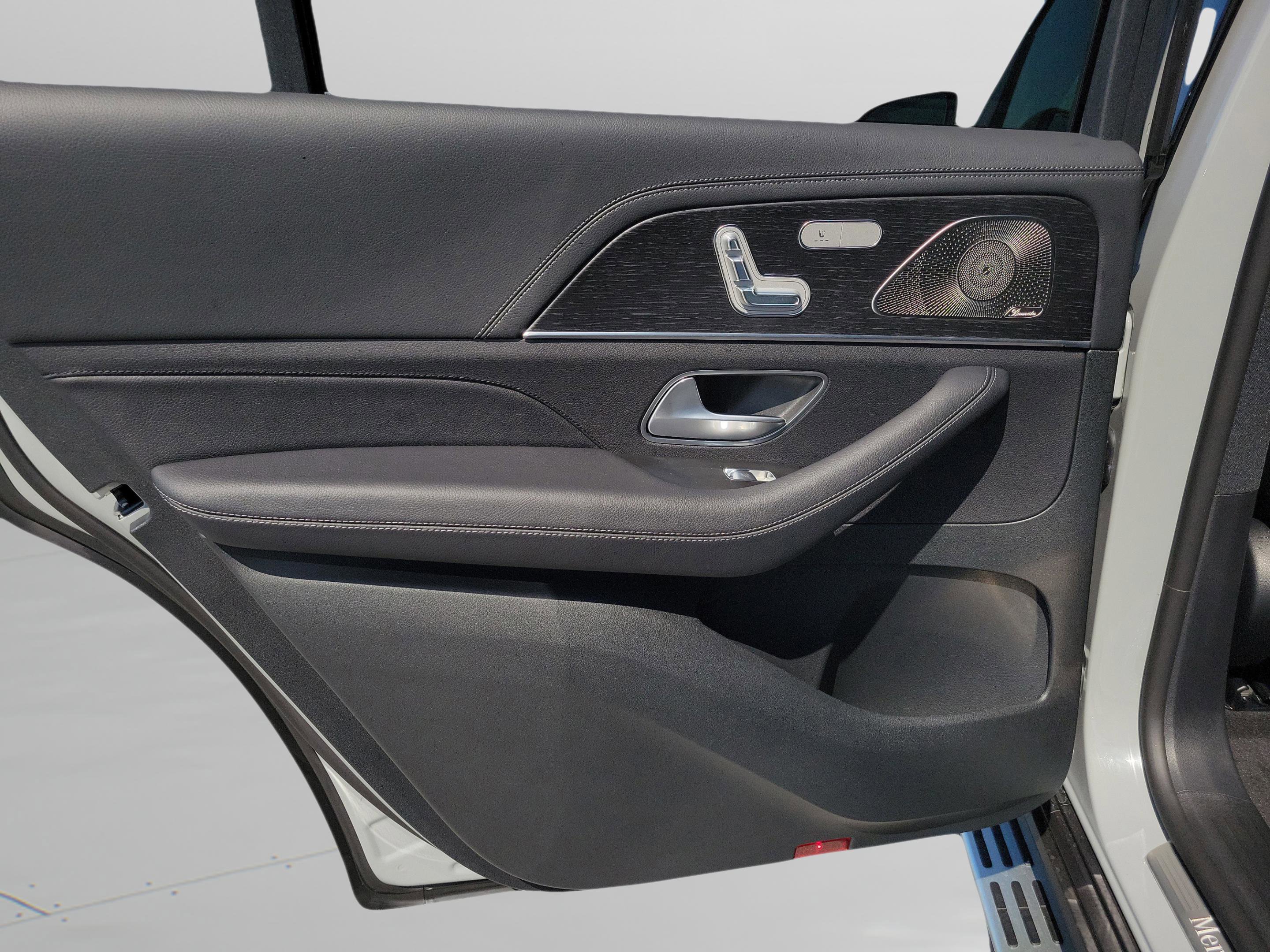 New 2026 Mercedes-Benz GLS 580 4MATIC image 6