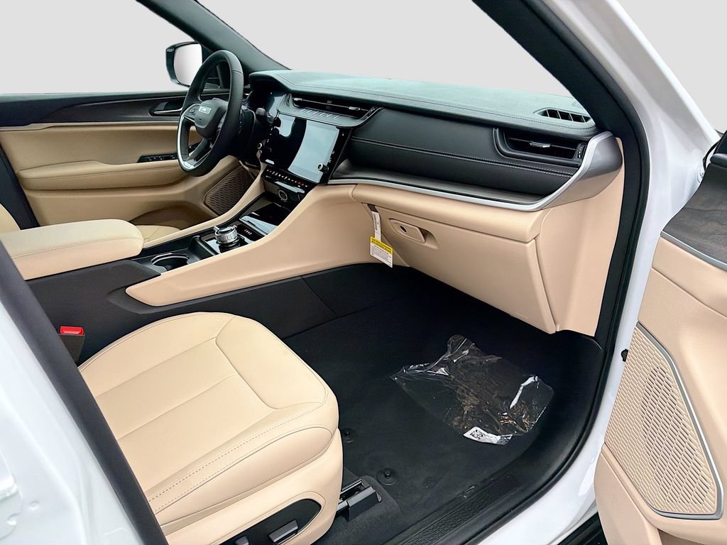New 2026 Jeep Grand Cherokee Limited AWD/4WD image 13
