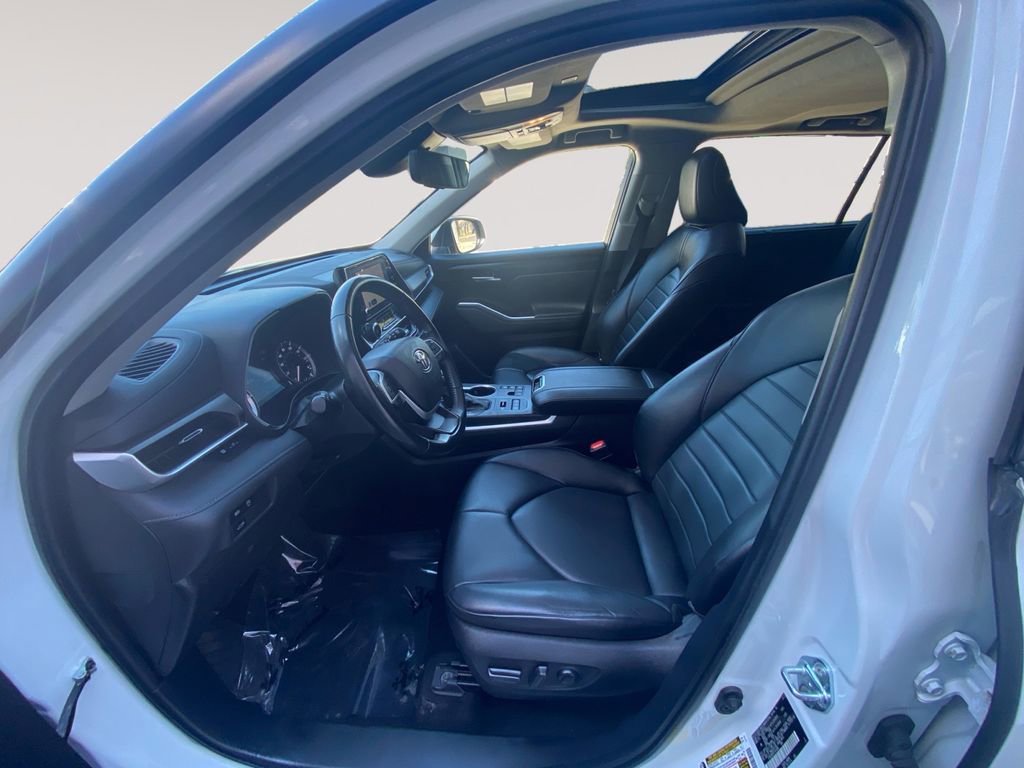 Used 2023 Toyota Highlander XLE AWD/4WD image 9