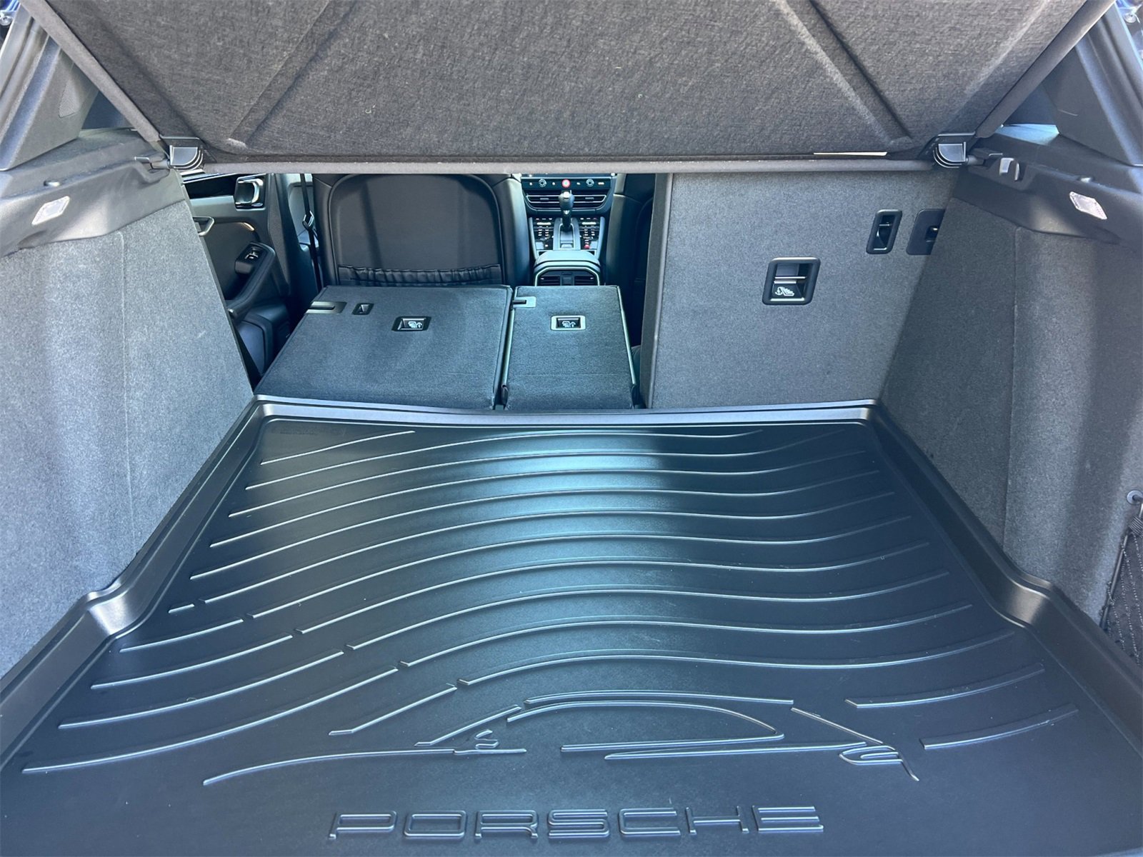 Used 2025 Porsche Macan image 17