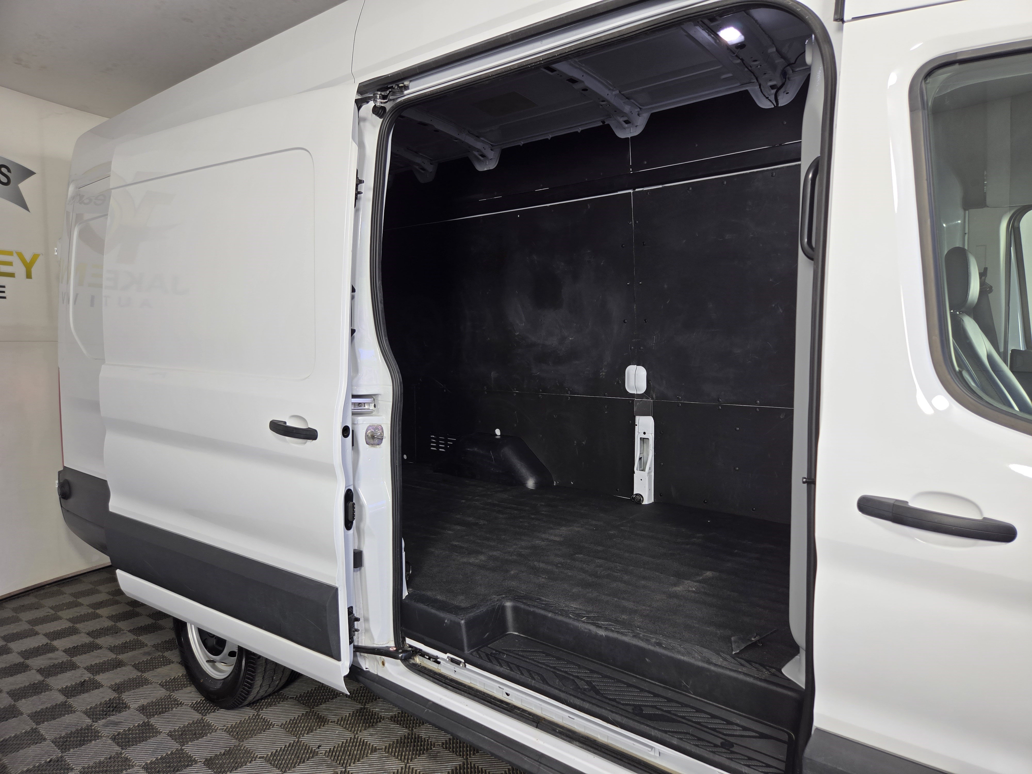Used 2025 Ford Transit 250 148 High Roof Extended w/ Load Area Protection Package RWD image 12