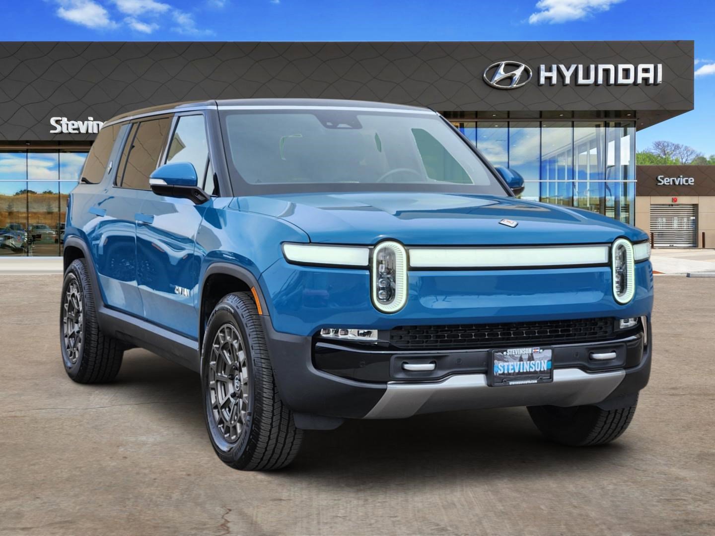 Used 2024 Rivian R1S Adventure image 5