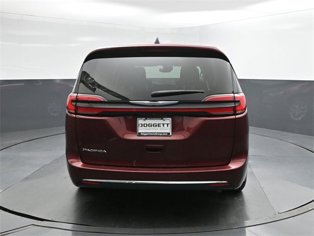 Used 2023 Chrysler Pacifica Touring-L image 8