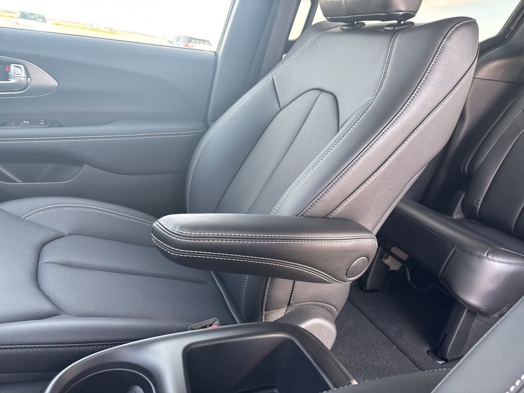 New 2026 Chrysler Pacifica Select image 33
