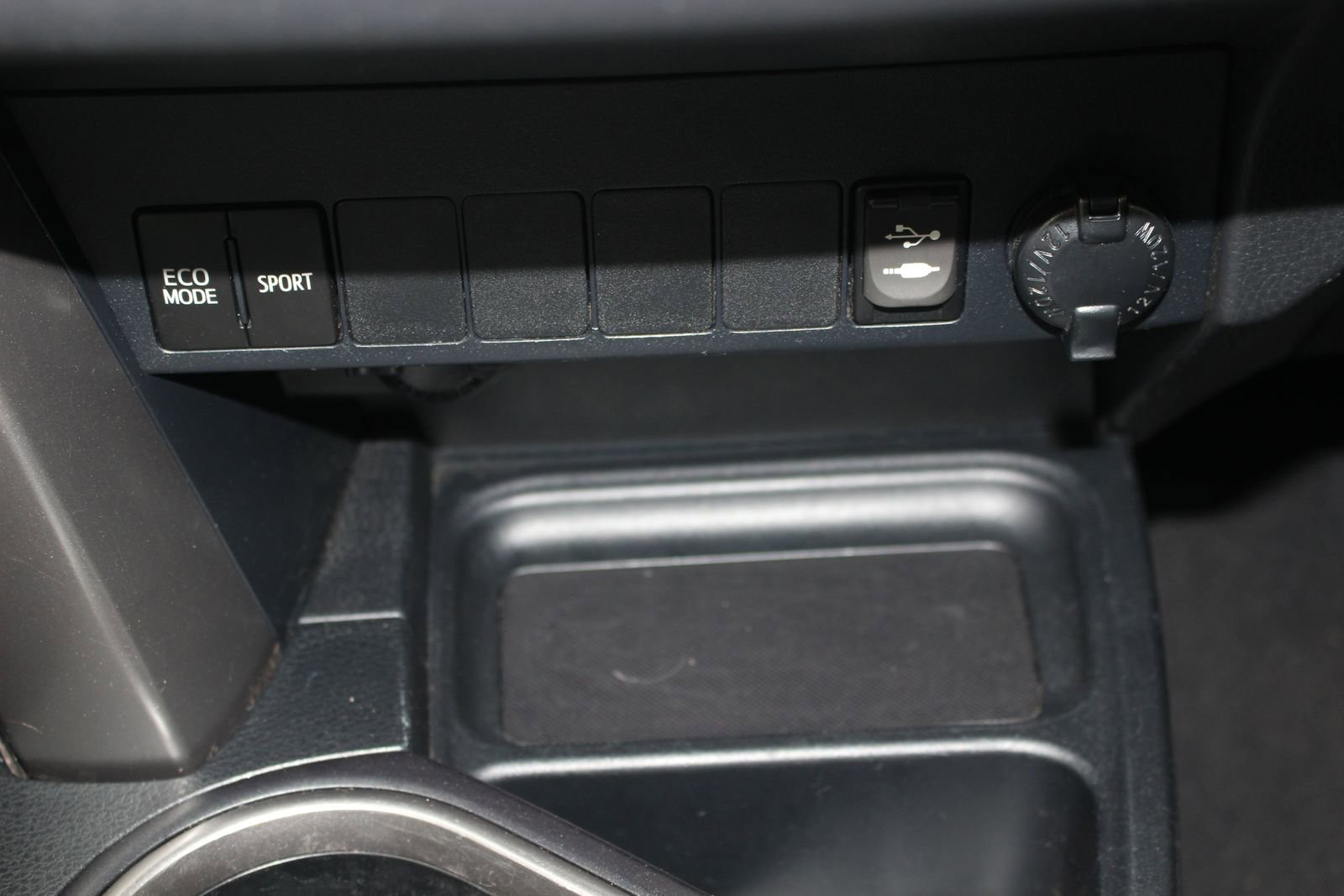 Used 2017 Toyota RAV4 XLE FWD image 24