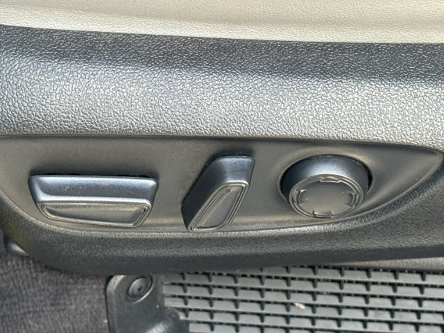 Used 2025 Toyota Sienna XLE FWD image 23