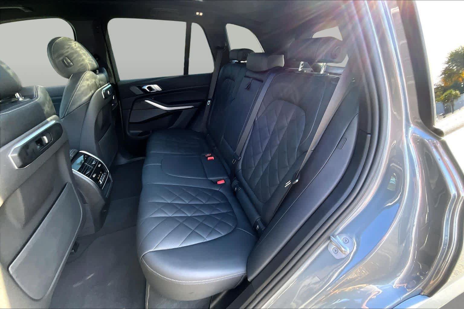 Used 2025 BMW X5 sDrive40i w/ M Sport Package RWD image 21