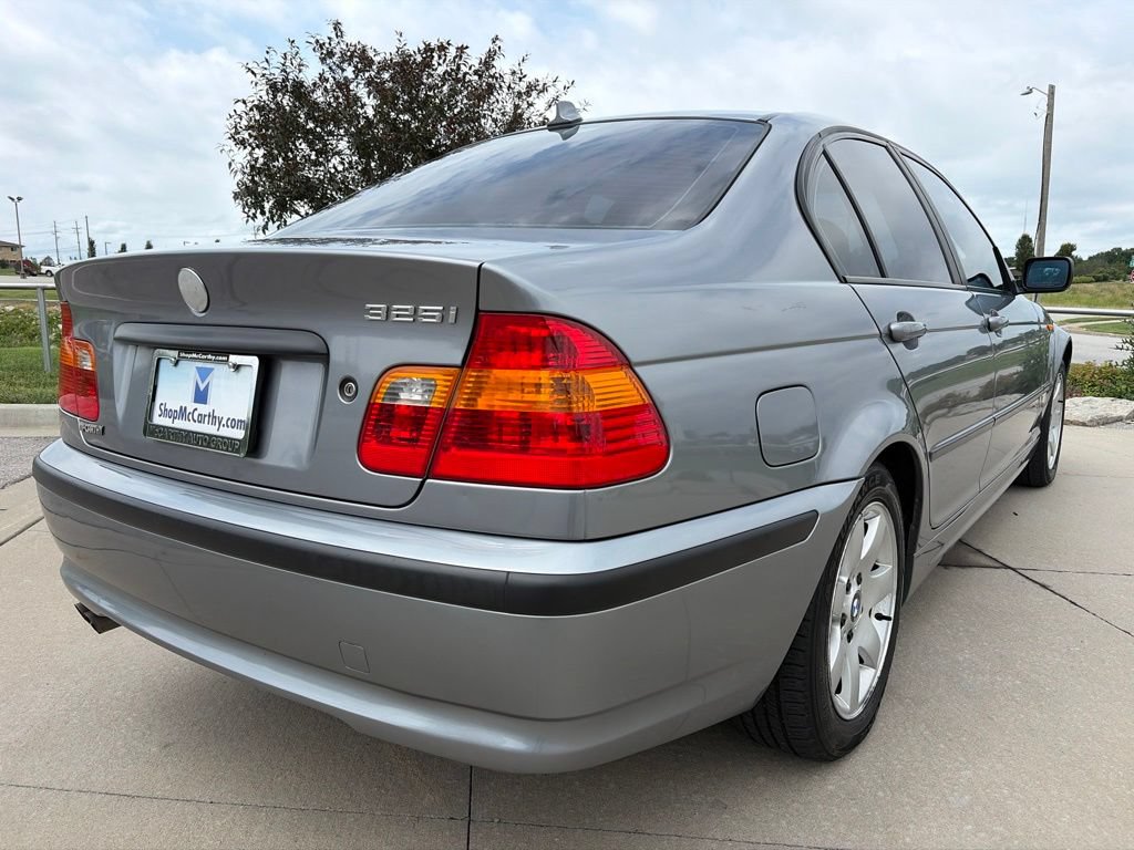 Used 2004 BMW 325i Sedan RWD image 12