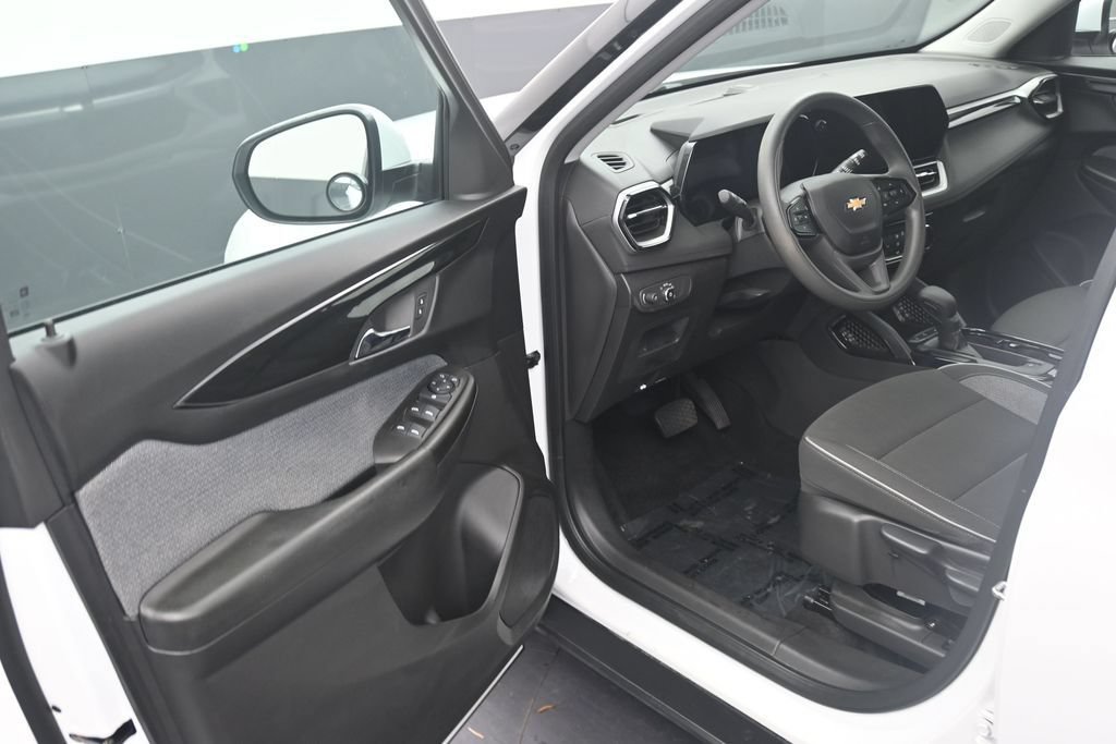 Used 2025 Chevrolet TrailBlazer LT FWD image 10