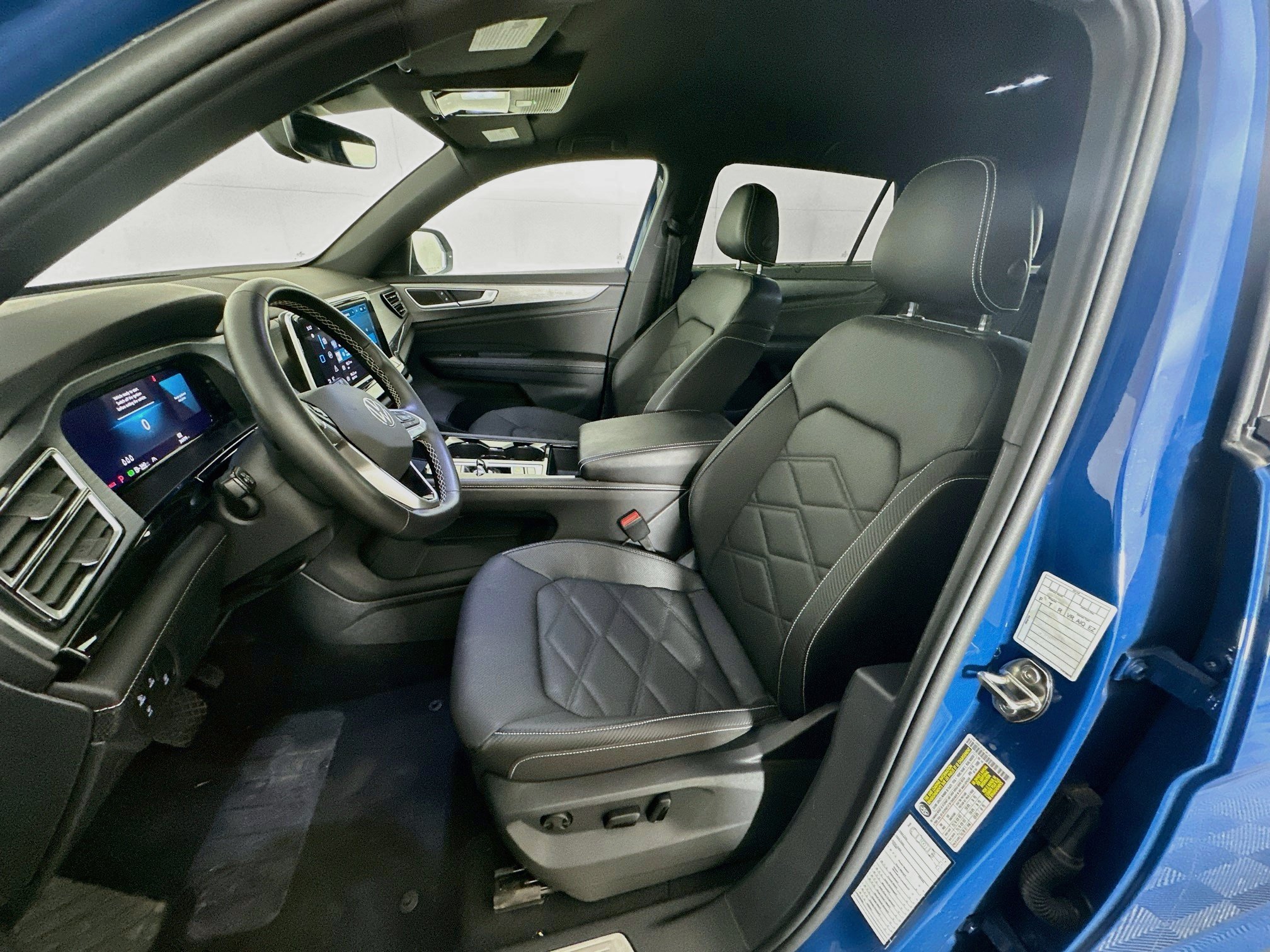 Used 2025 Volkswagen Atlas Cross Sport SE FWD image 13