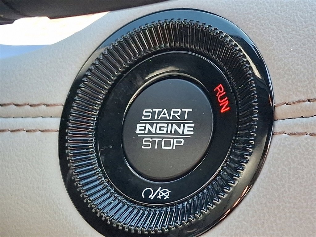 Used 2023 Jeep Compass Limited image 23