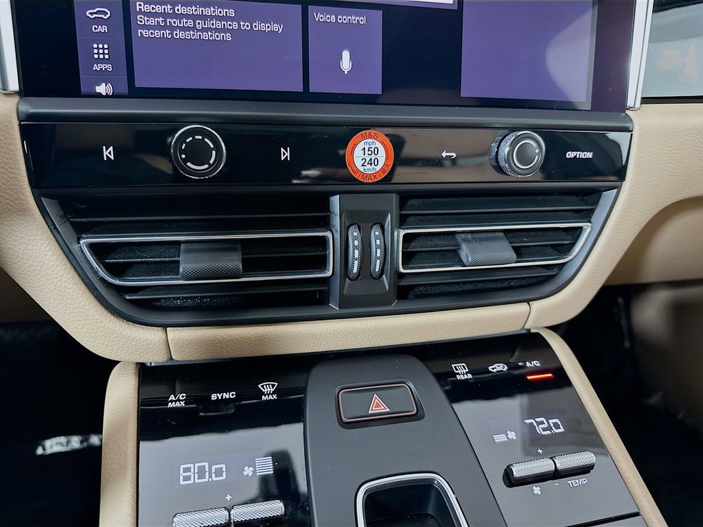 Certified 2023 Porsche Macan AWD/4WD image 18