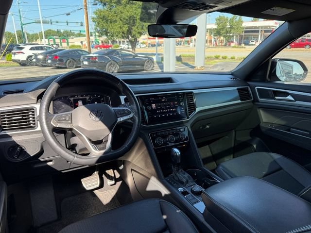 Used 2023 Volkswagen Atlas Cross Sport SEL R-Line AWD/4WD image 17