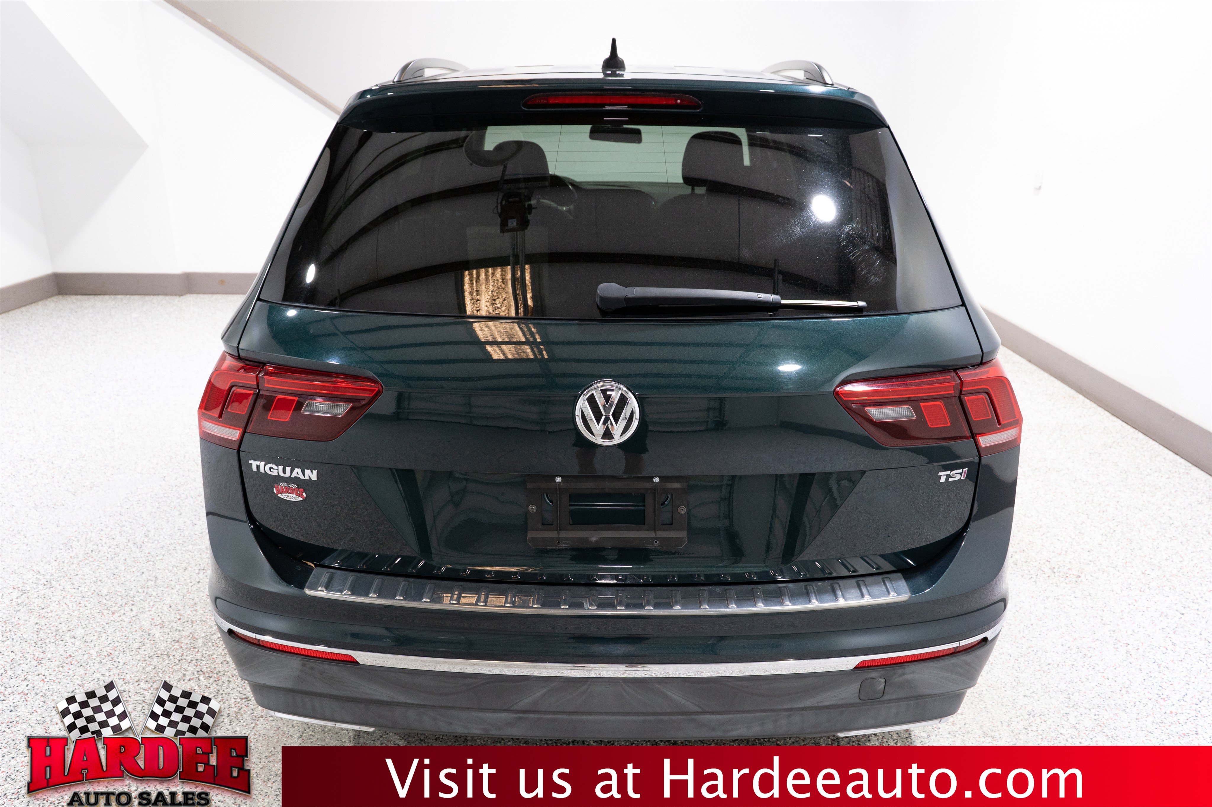 Used 2018 Volkswagen Tiguan SE w/ Panoramic Sunroof Package FWD image 4