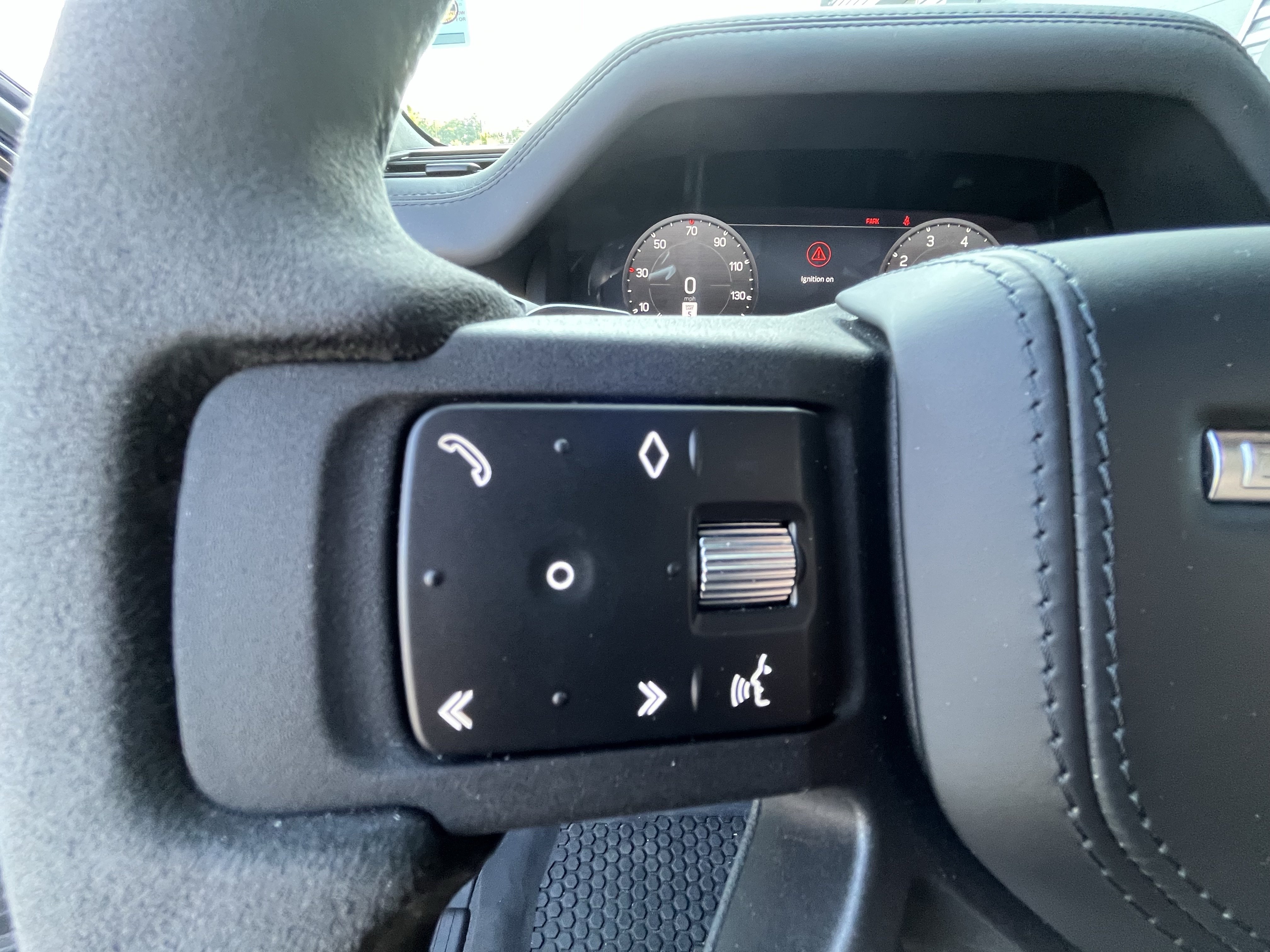 Used 2023 Land Rover Defender 90 V8 AWD/4WD image 21