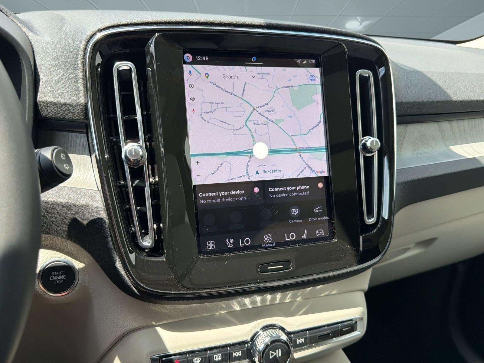New 2026 Volvo XC40 B4 Plus w/ Climate Package FWD image 17
