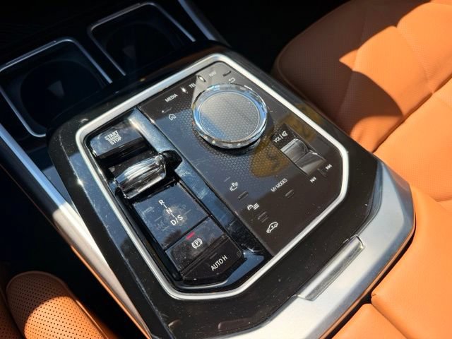 Used 2025 BMW 740i xDrive w/ Premium Package AWD/4WD image 19