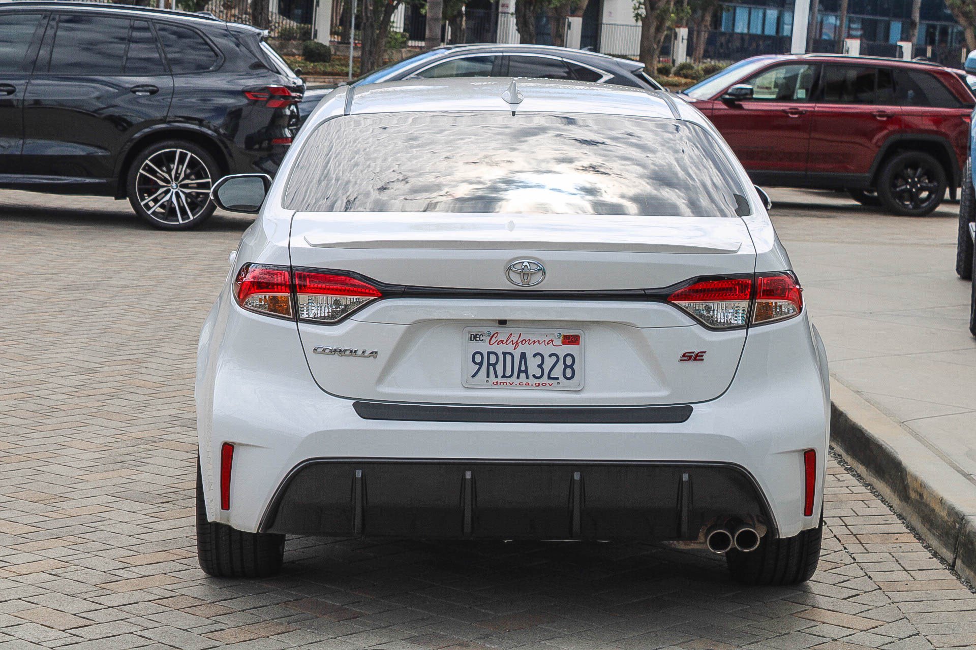 Certified 2025 Toyota Corolla SE w/ SE Premium Package FWD image 8