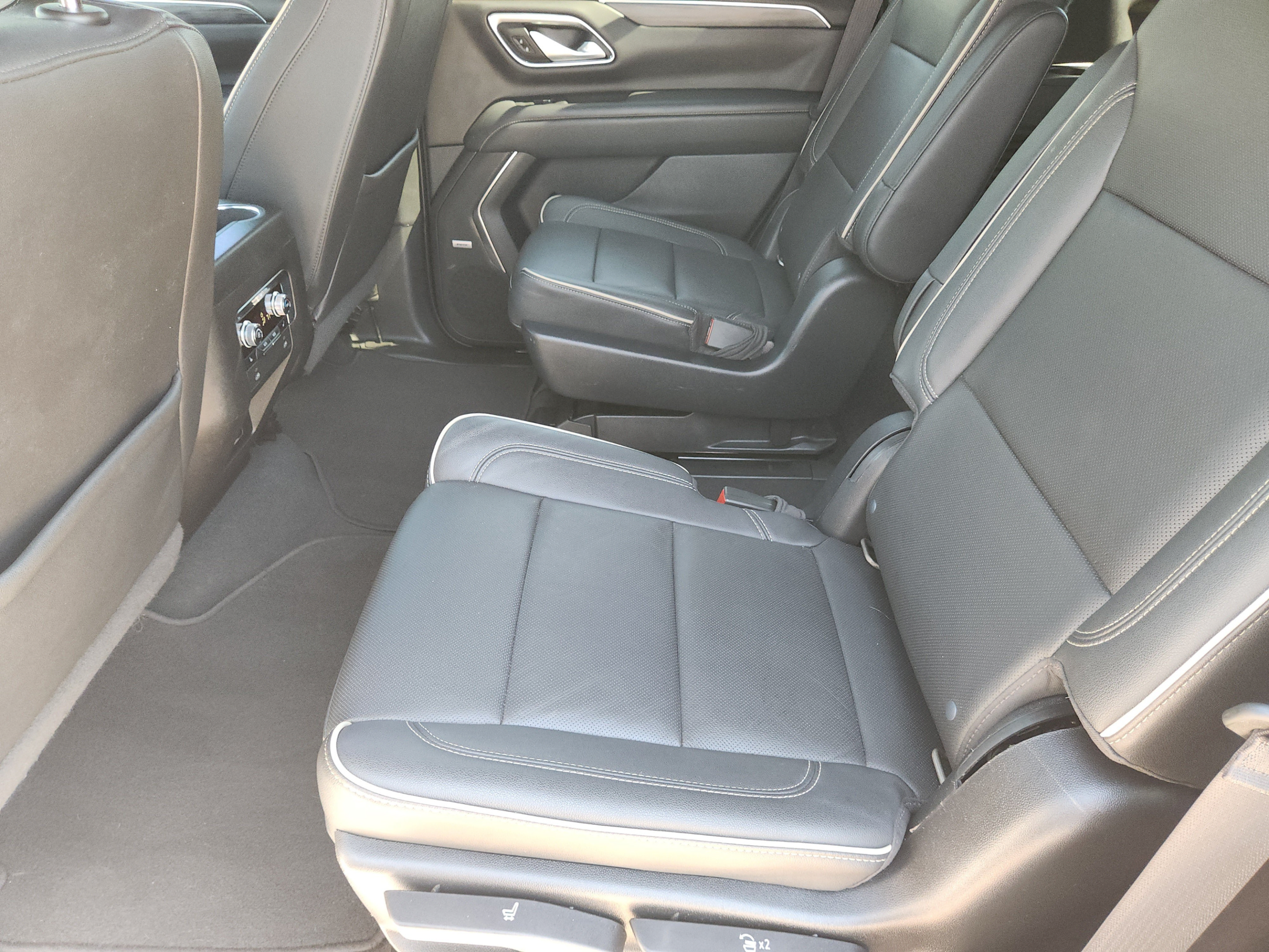 Used 2022 GMC Yukon SLT w/ SLT Premium Package RWD image 29