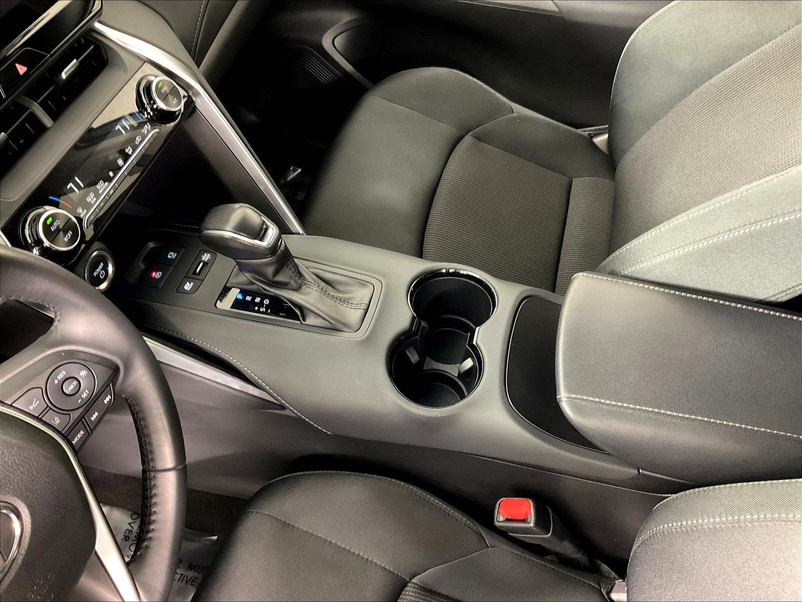 Used 2023 Toyota Venza LE AWD/4WD image 18
