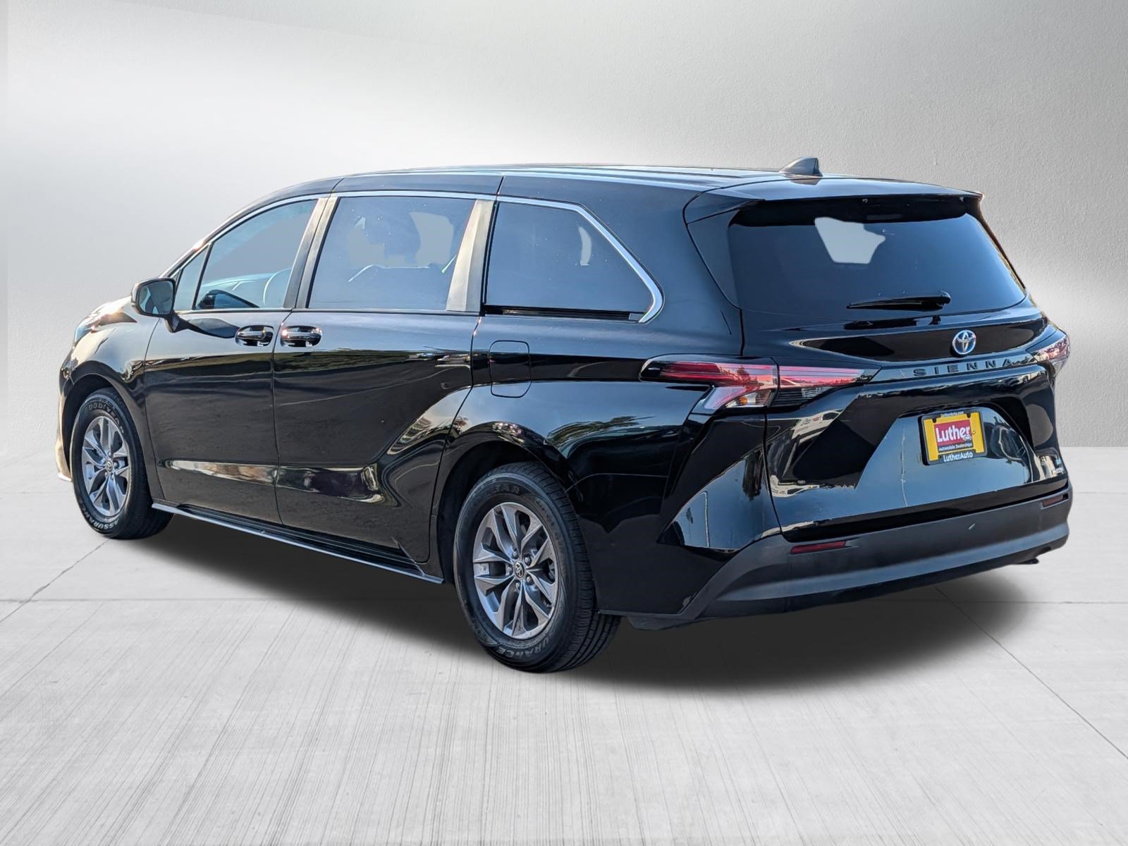 Used 2022 Toyota Sienna LE FWD image 5