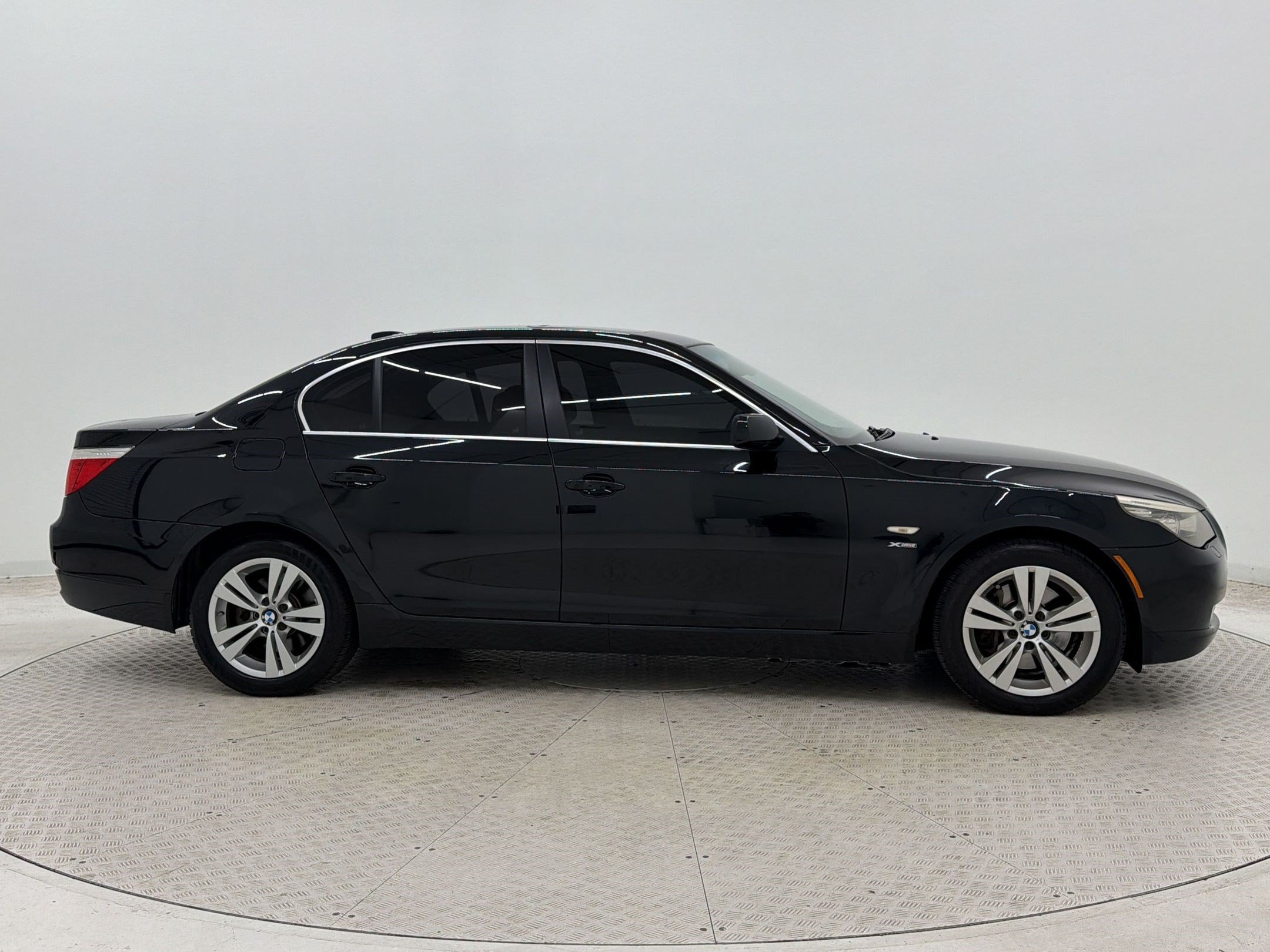 Used 2009 BMW 528i xDrive Sedan AWD/4WD image 8