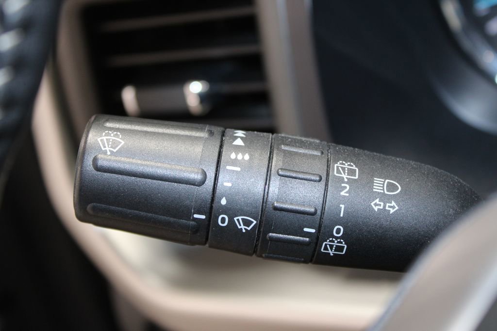 Used 2024 Ford Expedition Max XLT image 18