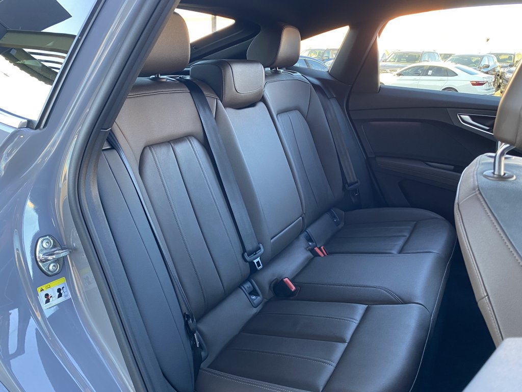 Used 2023 Audi Q4 e-tron Prestige image 17