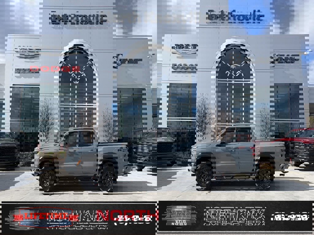 Used 2025 Nissan Frontier PRO-4X w/ Pro Premium Package image 2