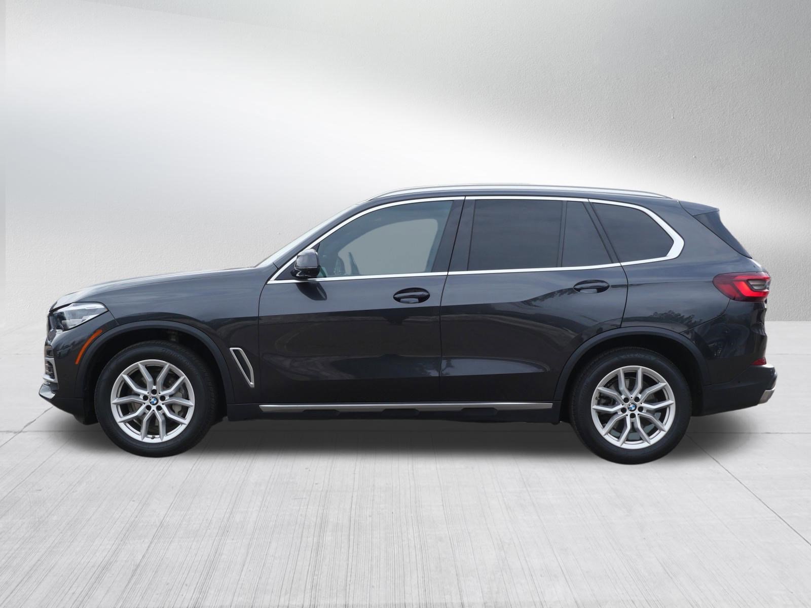 Used 2022 BMW X5 xDrive40i w/ Premium Package image 2