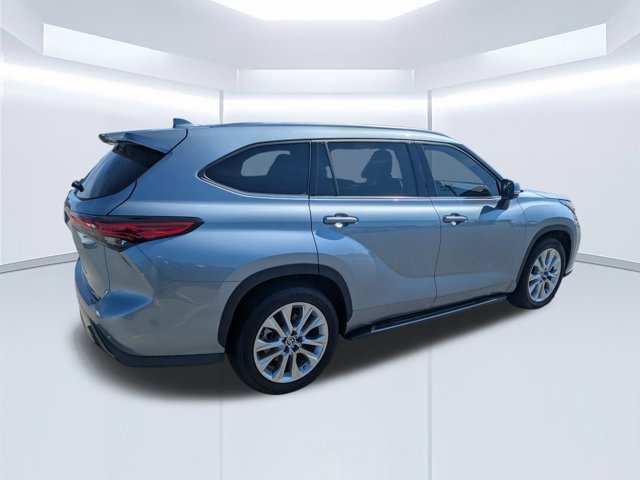 Used 2021 Toyota Highlander Limited image 4