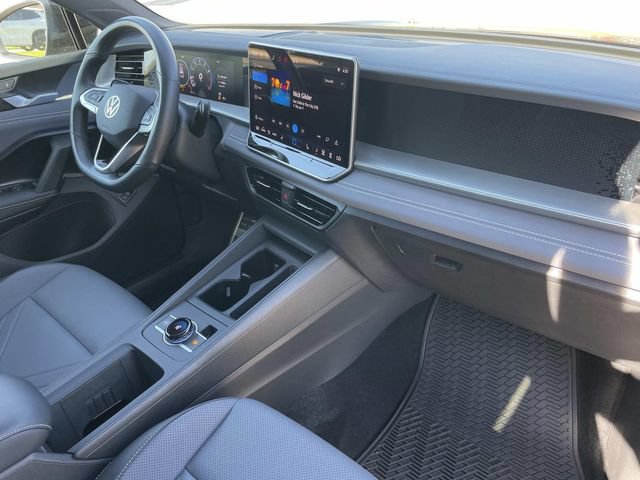 Certified 2026 Volkswagen Tiguan SE R-Line FWD image 29