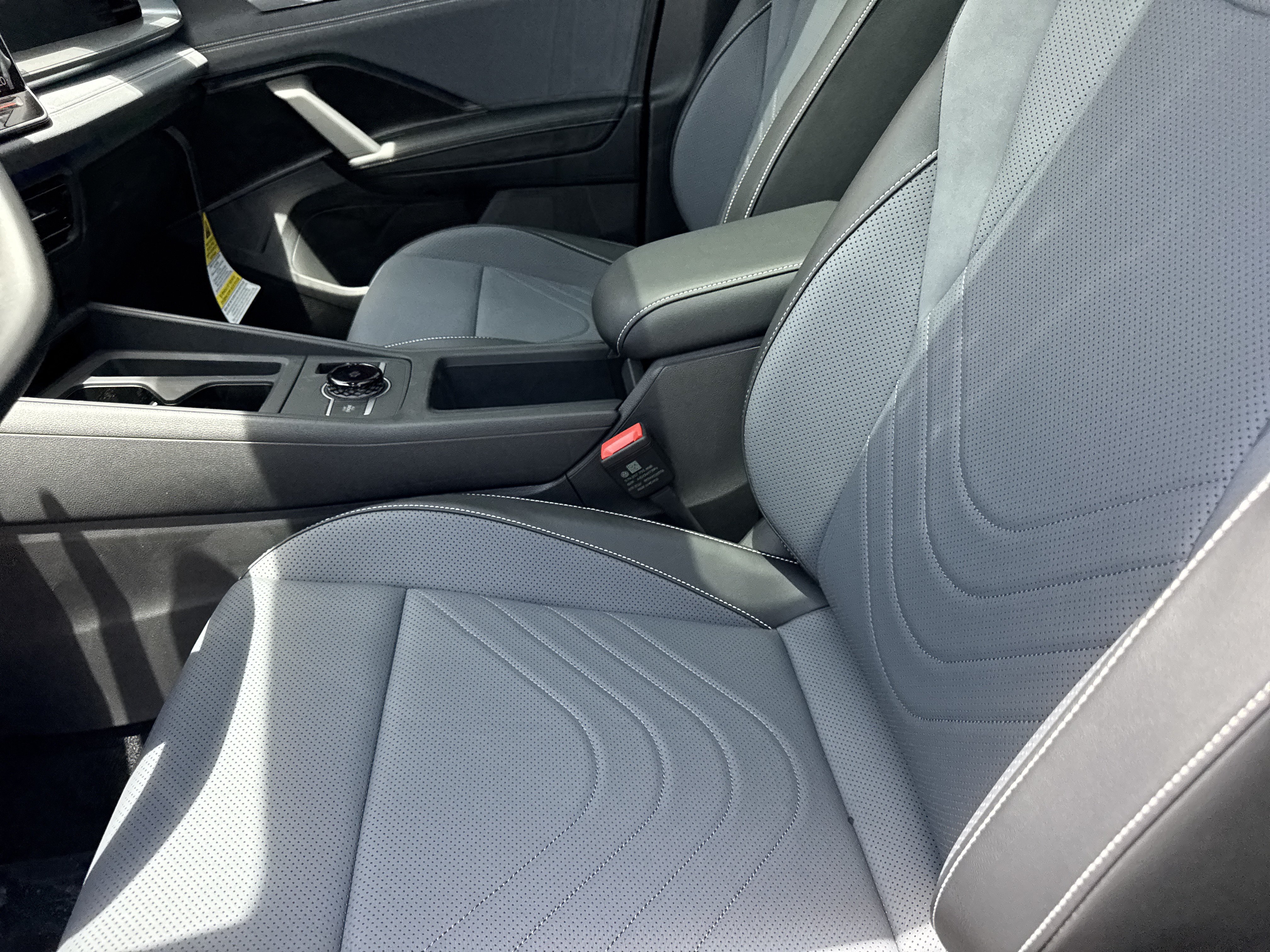 New 2026 Volkswagen Tiguan SE R-Line FWD image 14