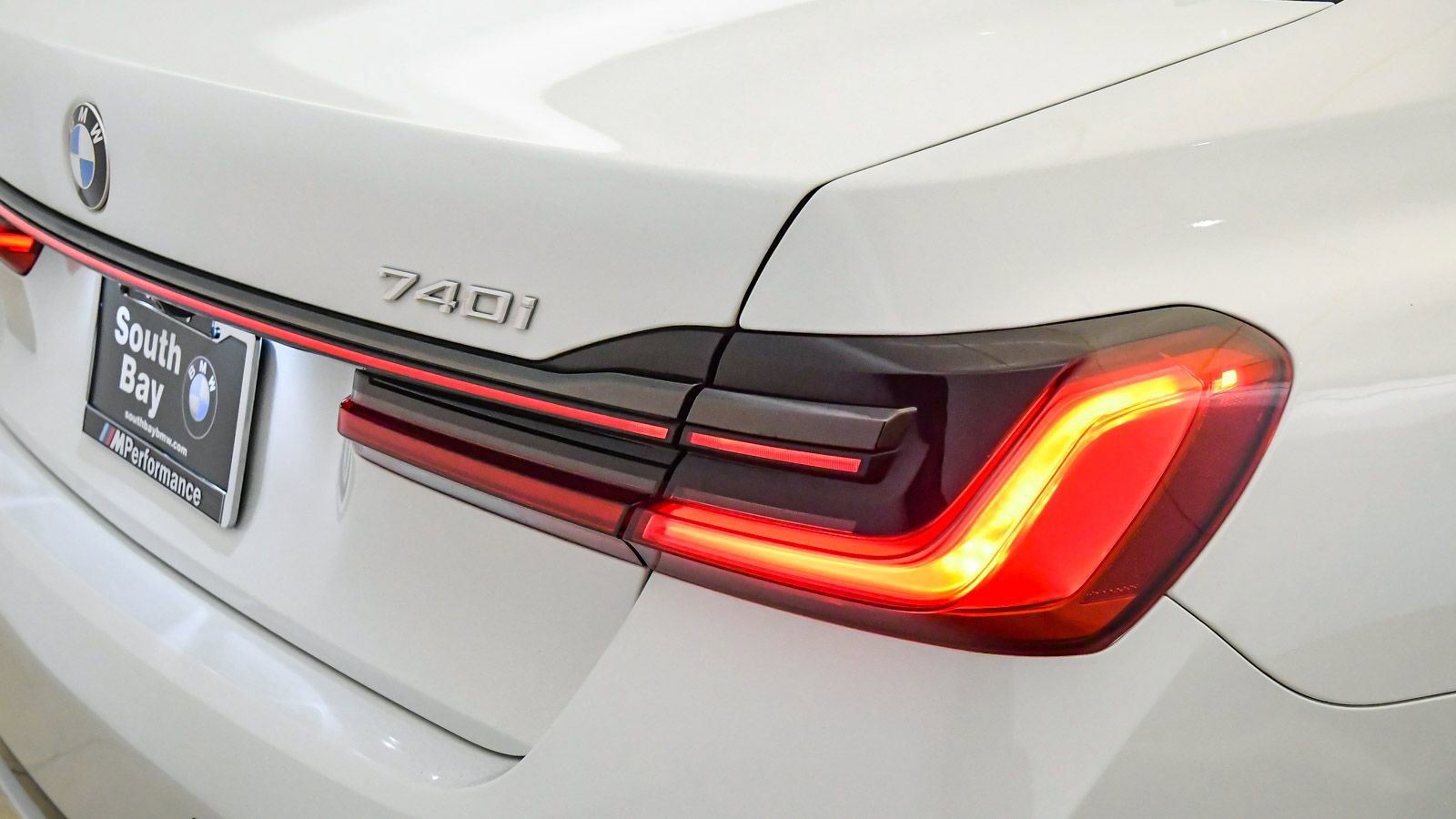 Certified 2022 BMW 740i w/ M Sport Package RWD image 12