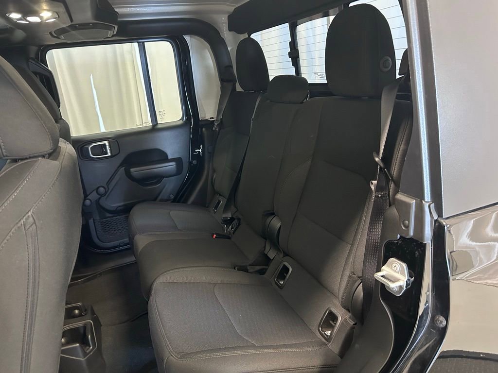 Used 2023 Jeep Gladiator Sport AWD/4WD image 17