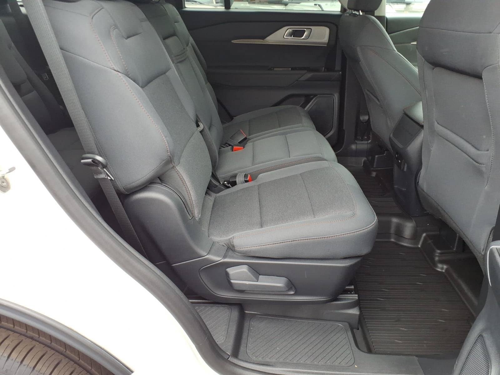 Used 2025 Ford Explorer Active AWD/4WD image 11