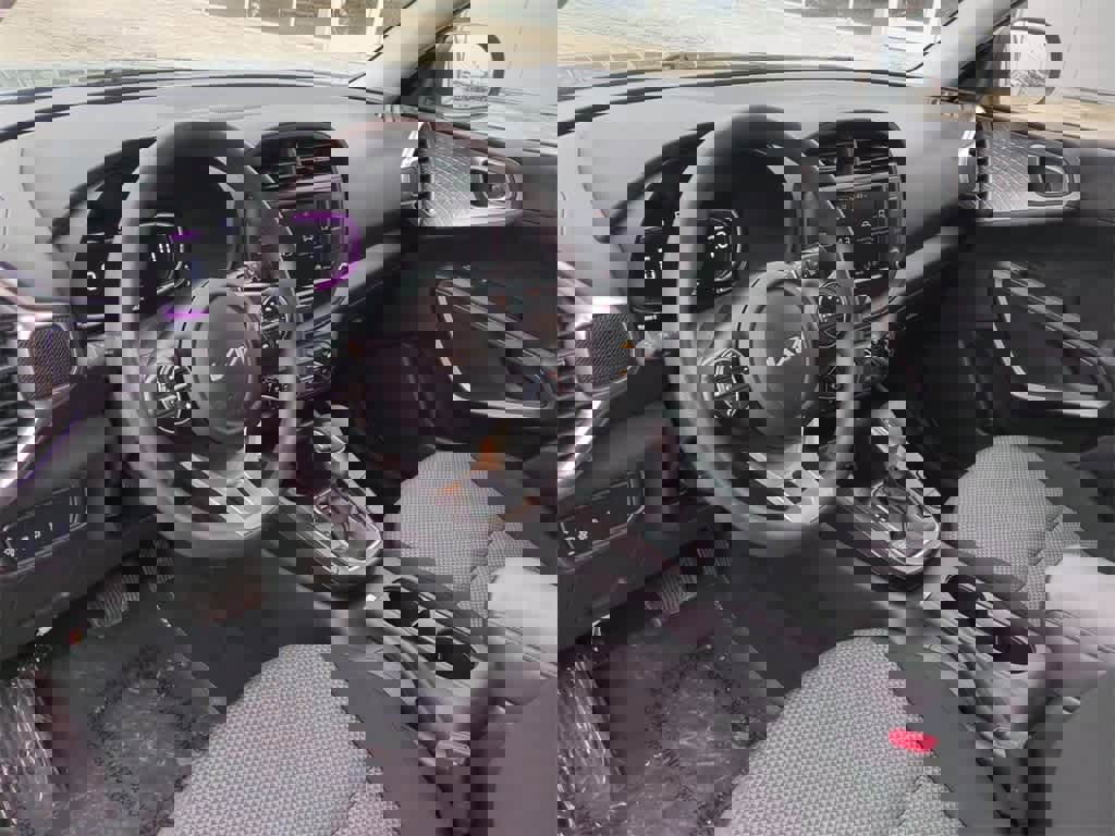 Used 2023 Kia Soul LX w/ Option Group 015 image 2