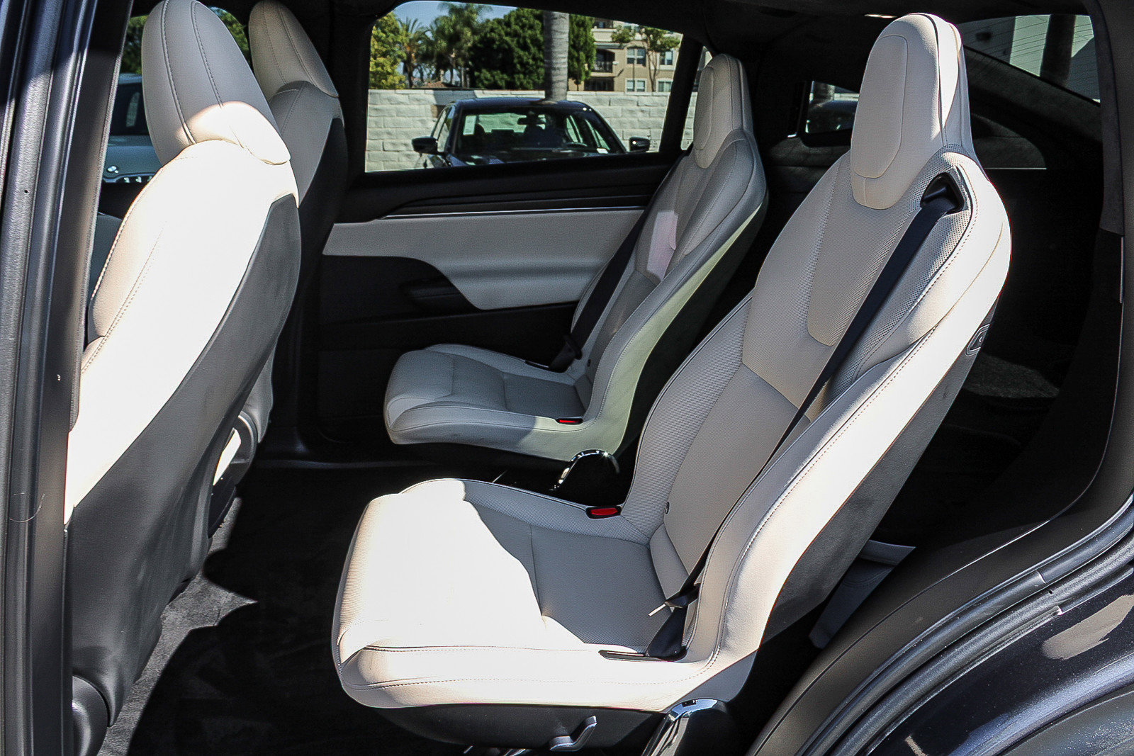 Used 2022 Tesla Model X Plaid image 18