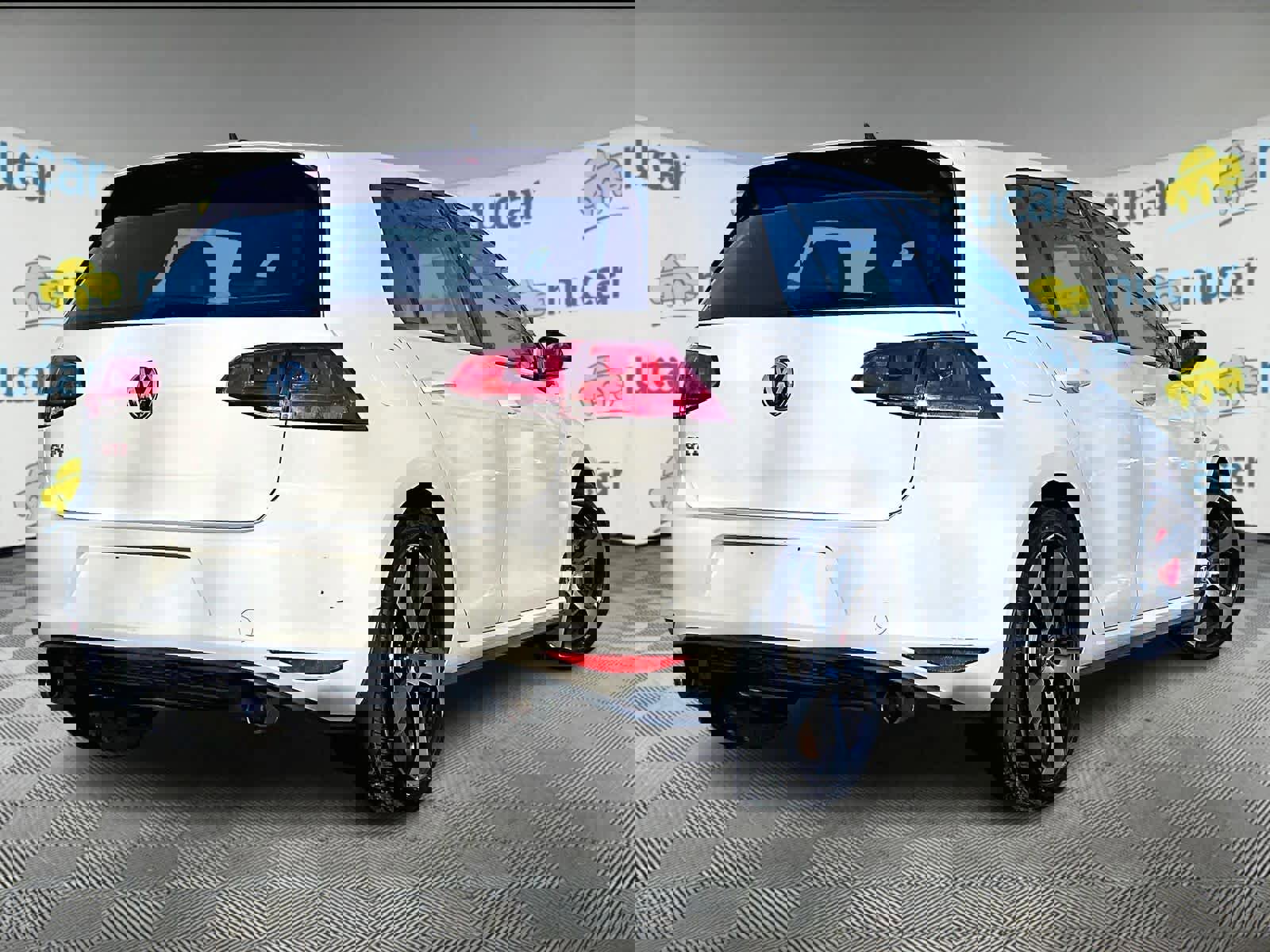 Used 2017 Volkswagen GTI SE image 5