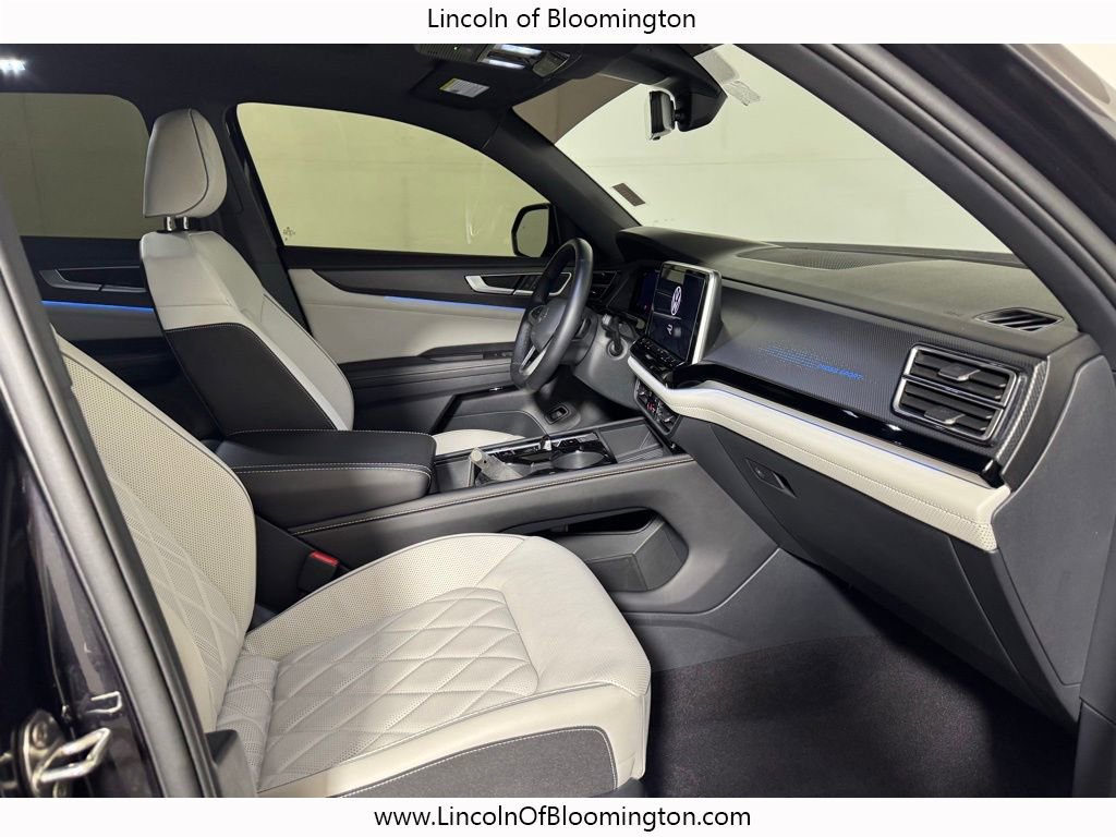 Used 2025 Volkswagen Atlas Cross Sport SEL Premium R-Line image 17