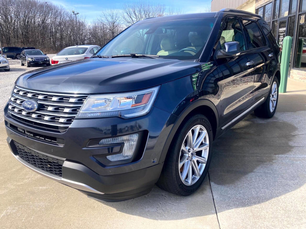 Used 2017 Ford Explorer Limited w/ Equipment Group 301A FWD image 3